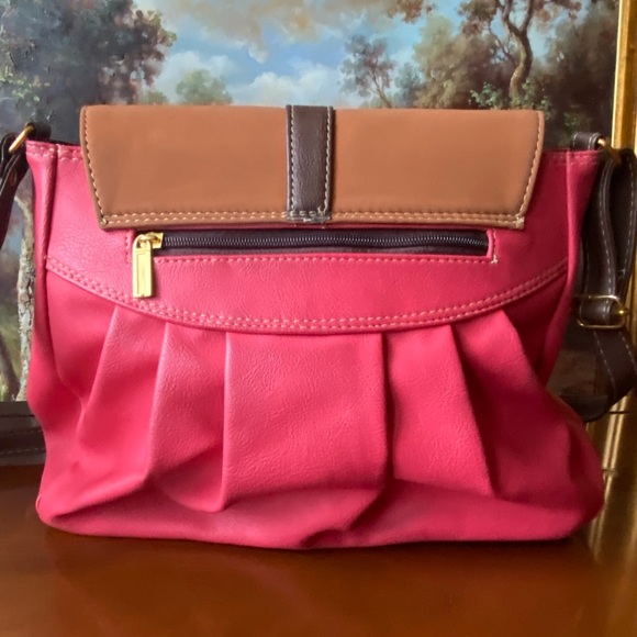 π¨π¦π¨π¦π¨π¦New without tag 
Carlo G. Salmon Coloured
Crossbody Purse π¨π¦π¨π¦π¨π¦ - Picture 3 of 5